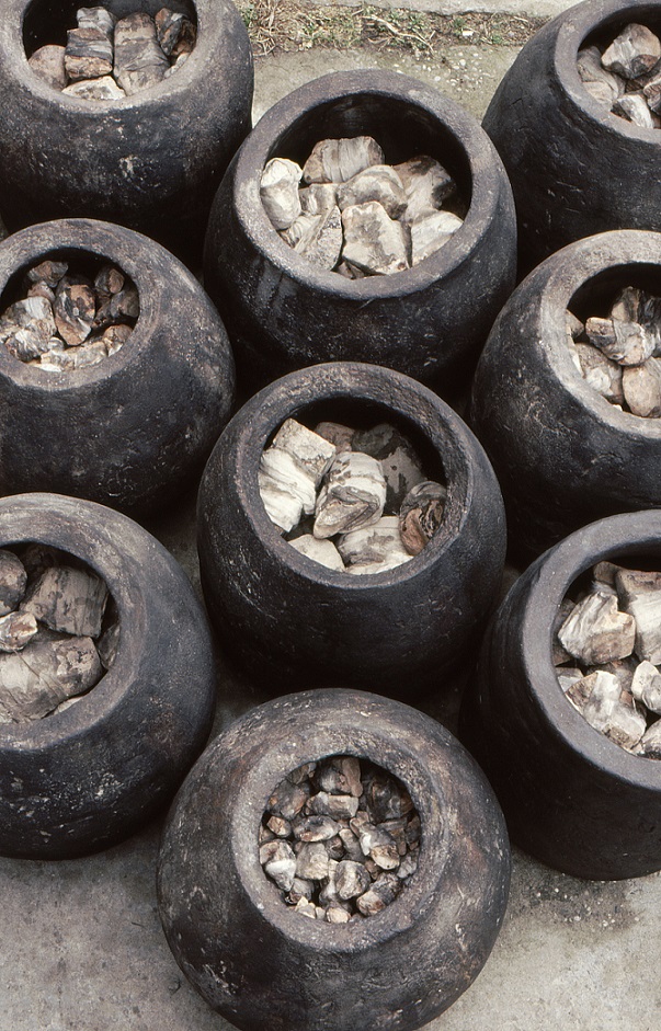 Graziella Reggio, installazioni / installations - Contenitori di memoria, 1995